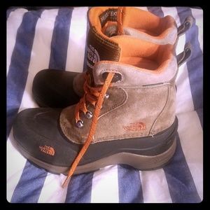 Northface chilkat lace boots boys size 4